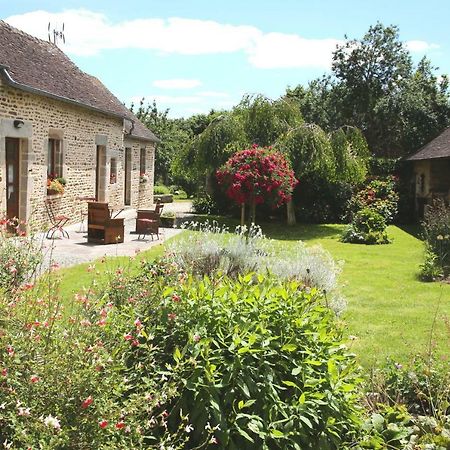 Chambre D'Hote Courtoux Saint-Denis-sur-Sarthon Exteriér fotografie