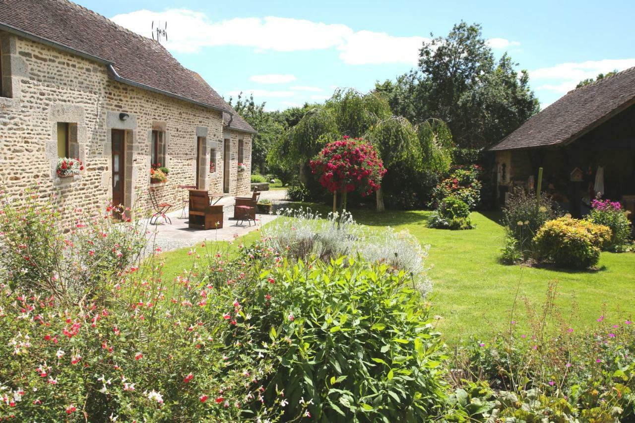 Chambre D'Hote Courtoux Saint-Denis-sur-Sarthon Exteriér fotografie