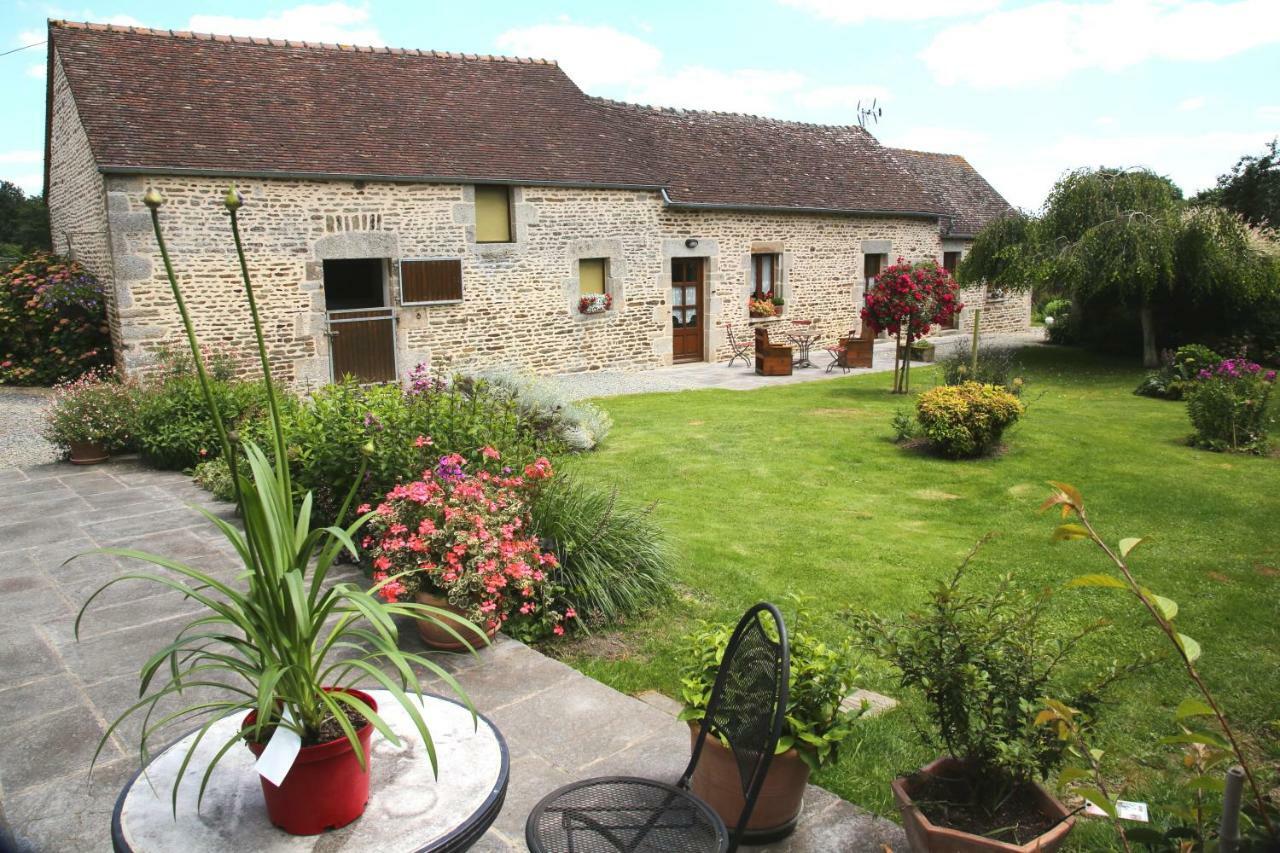 Chambre D'Hote Courtoux Saint-Denis-sur-Sarthon Exteriér fotografie